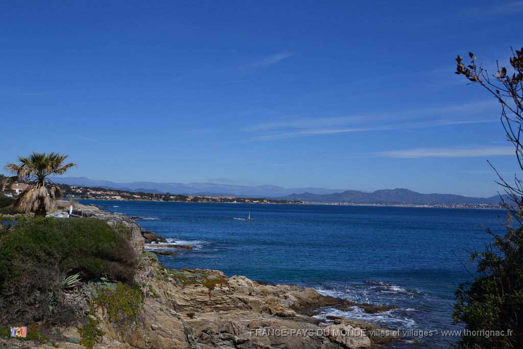 vue depuis les viviers romains.JPG - Autour des viviers romains. 02 avril 2015.